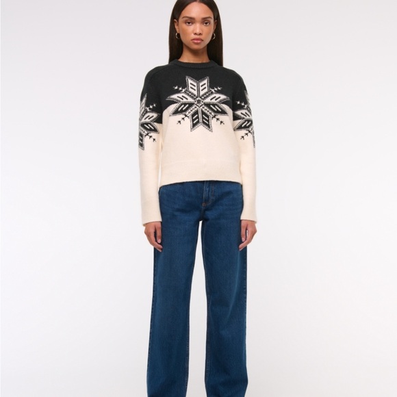 Abercrombie & Fitch Women’s Madeline crew sweater - Picture 4 of 8